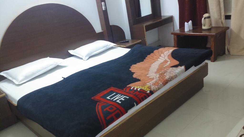 Hotel Katra Residency Εξωτερικό φωτογραφία