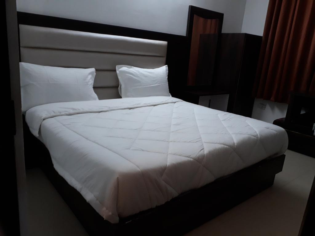 Hotel Katra Residency Εξωτερικό φωτογραφία