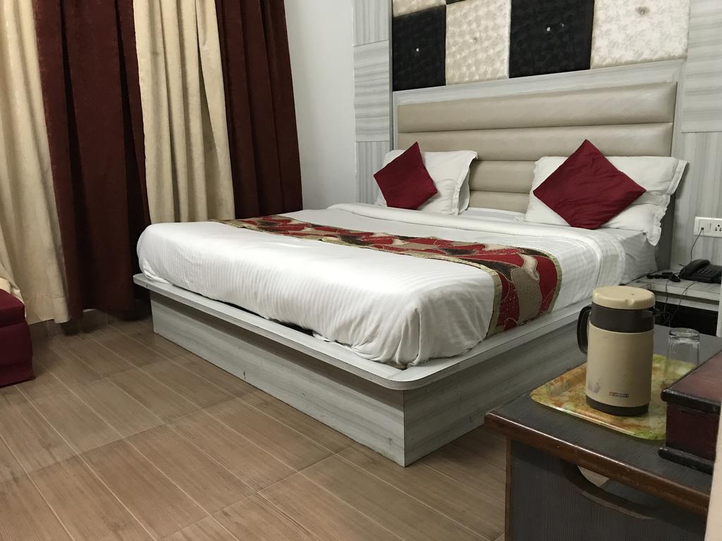 Hotel Katra Residency Εξωτερικό φωτογραφία